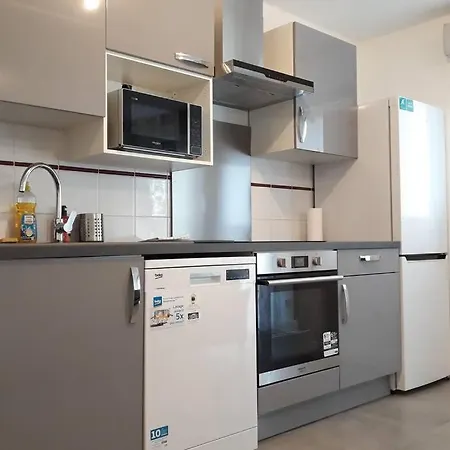 Appartement T3 Spacieux, Renové En 2020 -pkg-métro *